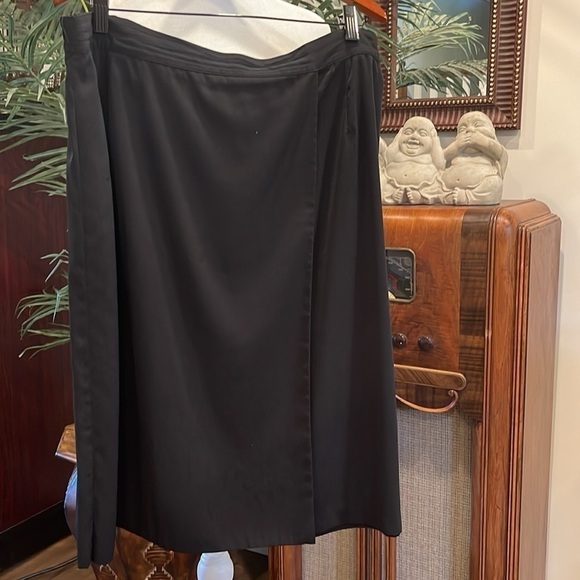 Tilley Endurables XL Vintage travel wear in black microfiber jacket/skirt set - Picture 8 of 15